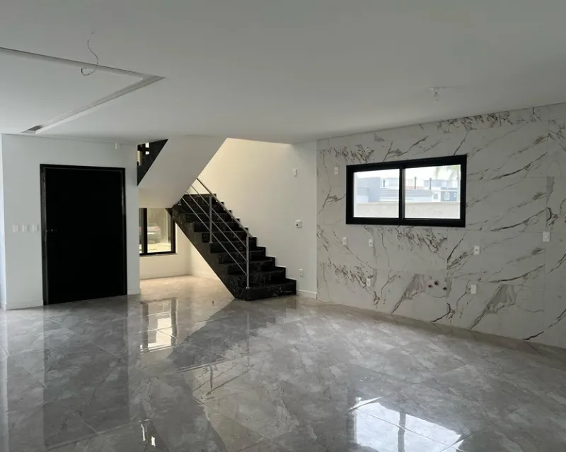 Casa 4 Dormitórios à Venda em Ingleses, Florianópolis — 400 m² — Ingleses