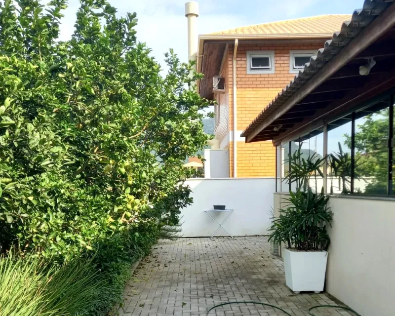 Casa con 3 suites en Ilha do Coral — Rio Vermelho