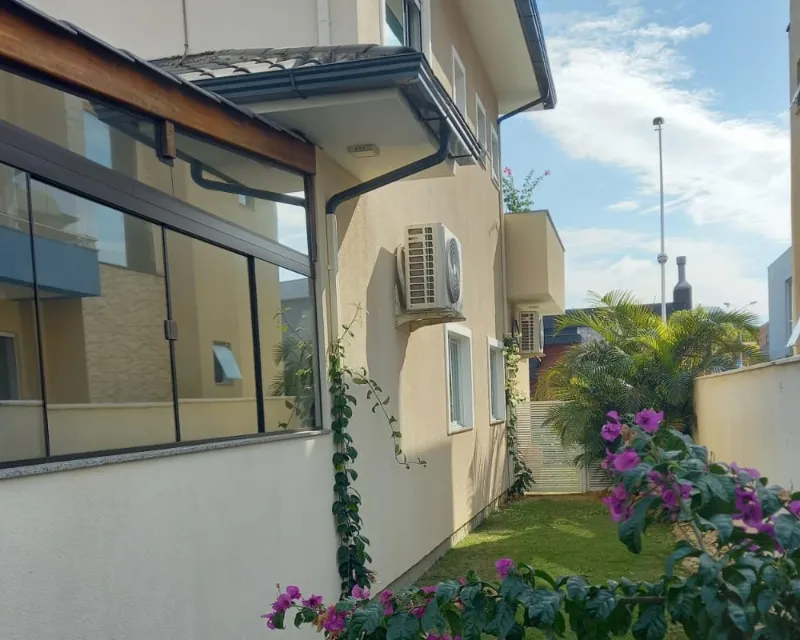 Casa con 3 suites en Ilha do Coral — Rio Vermelho